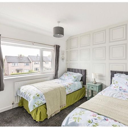Entire Charming 5-Bed House In Darwen Blackburn Bb1 Free Parking Roadside Rishton Exterior photo