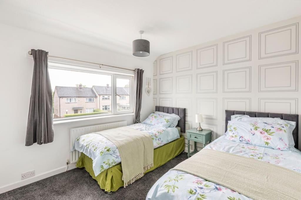 Entire Charming 5-Bed House In Darwen Blackburn Bb1 Free Parking Roadside Rishton Exterior photo
